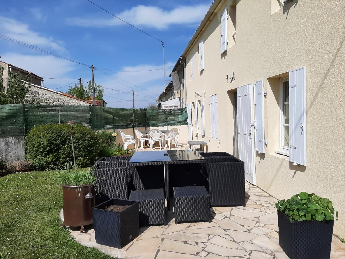 Les Tremieres Villa Le Thou Dış mekan fotoğraf