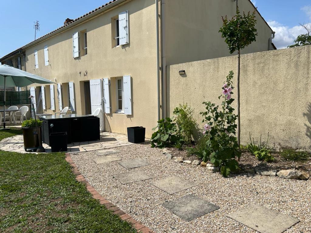 Les Tremieres Villa Le Thou Dış mekan fotoğraf