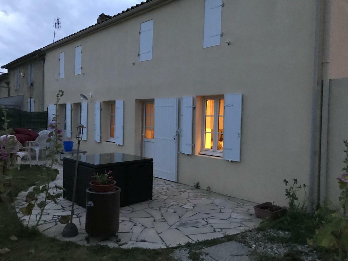 Les Tremieres Villa Le Thou Dış mekan fotoğraf